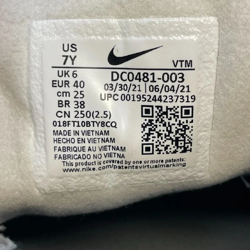 Nike Waffle One SE Boys Size 7Y Cool Grey White Wolf Grey Black - Picture 8 of 8